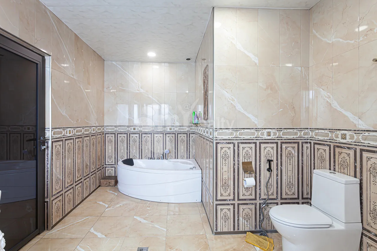 House for sale Lusinyants street, Center Yerevan, 160444