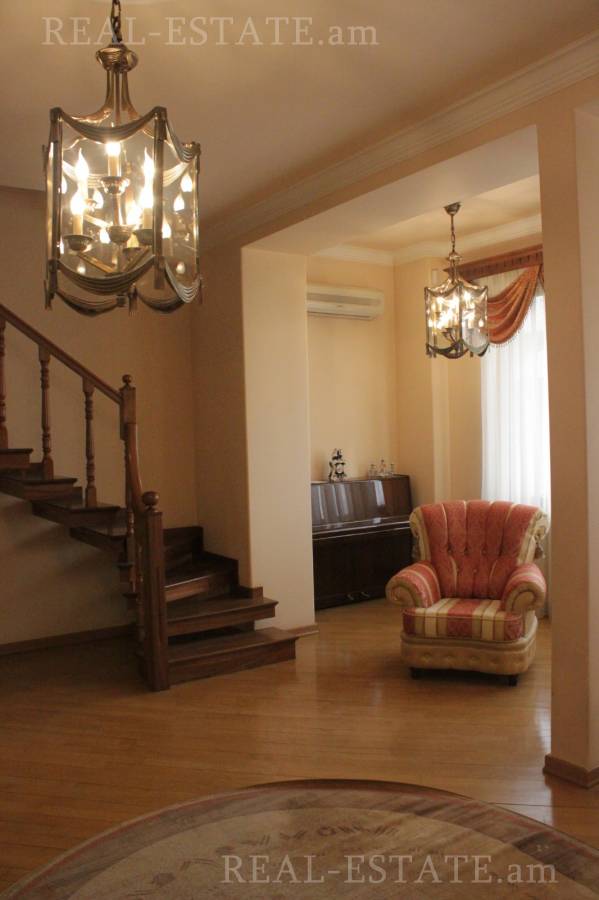 4 bedroom apartment for sale Aghayan St, Center Yerevan, 139111