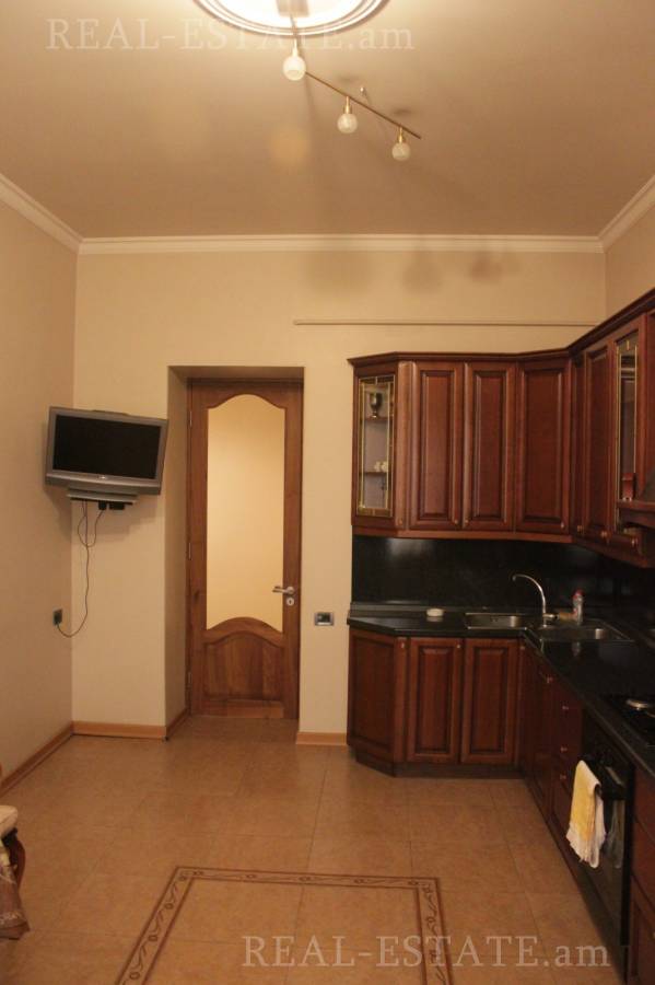 4 bedroom apartment for sale rue d'Aghayan, Center Yerevan, 139111