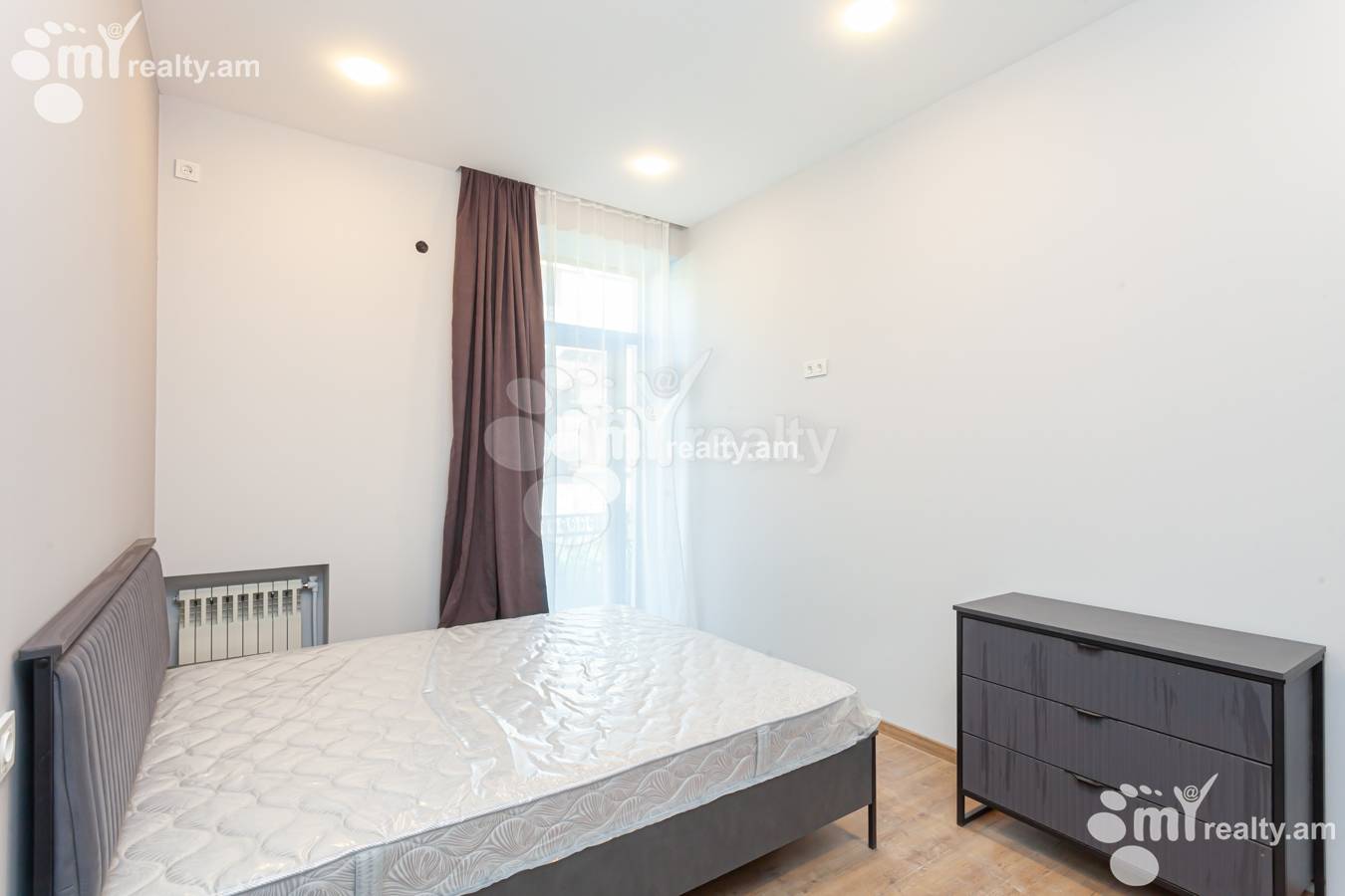 Купить 3 комнатную квартиру Налбандян ул, Центр Ереван, 150615