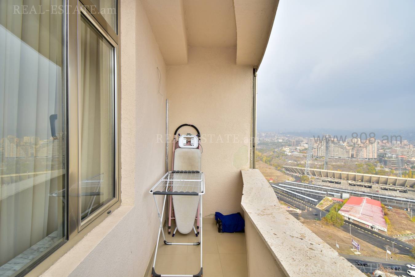 4 սենյականոց բնակարան  Ծիծեռնակաբերդի խճուղի, Կենտրոն Երևան, 126572