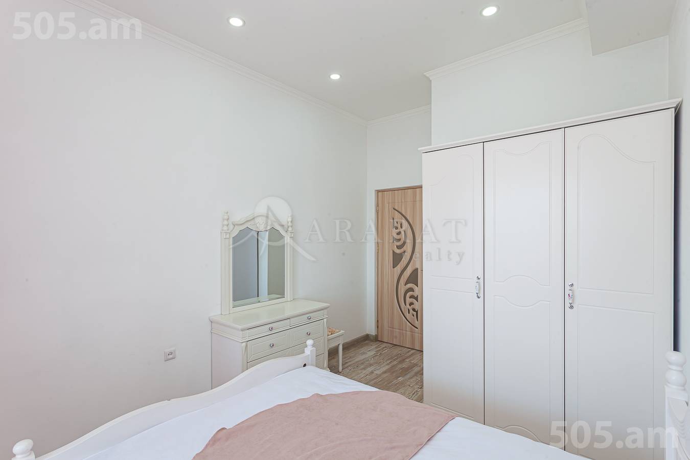 2 bedroom apartment for sale خیابان تِسی تِسِرناکابِرد, مرکز شهر ایروان, 152630