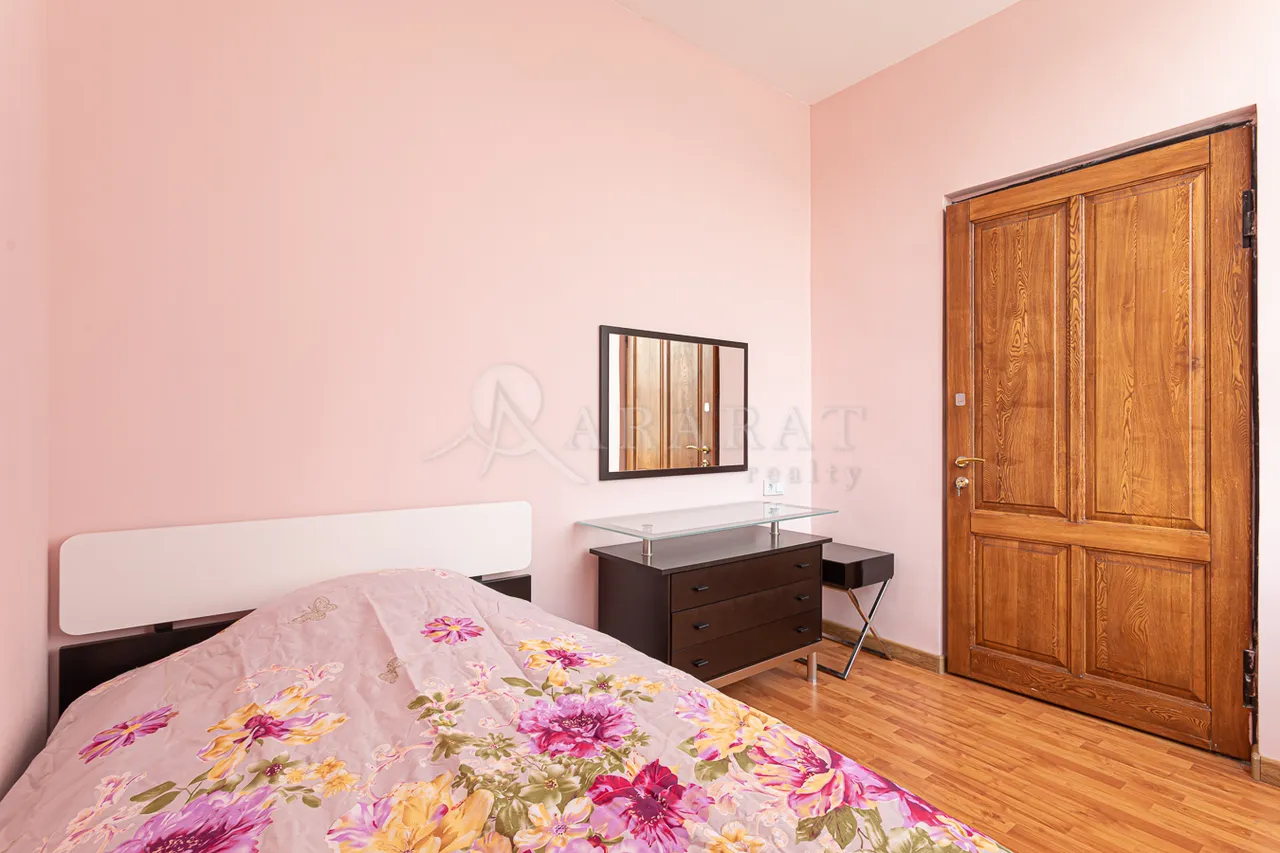 5 bedroom apartment for rent Spendiaryan St, Center Yerevan, 158572