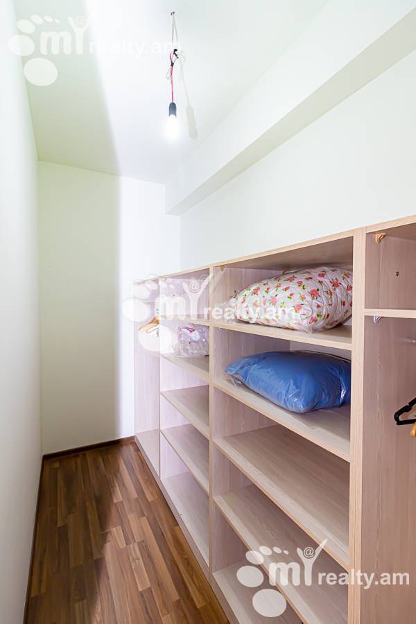 Купить 4 комнатную квартиру Арам ул, Центр Ереван, 154644