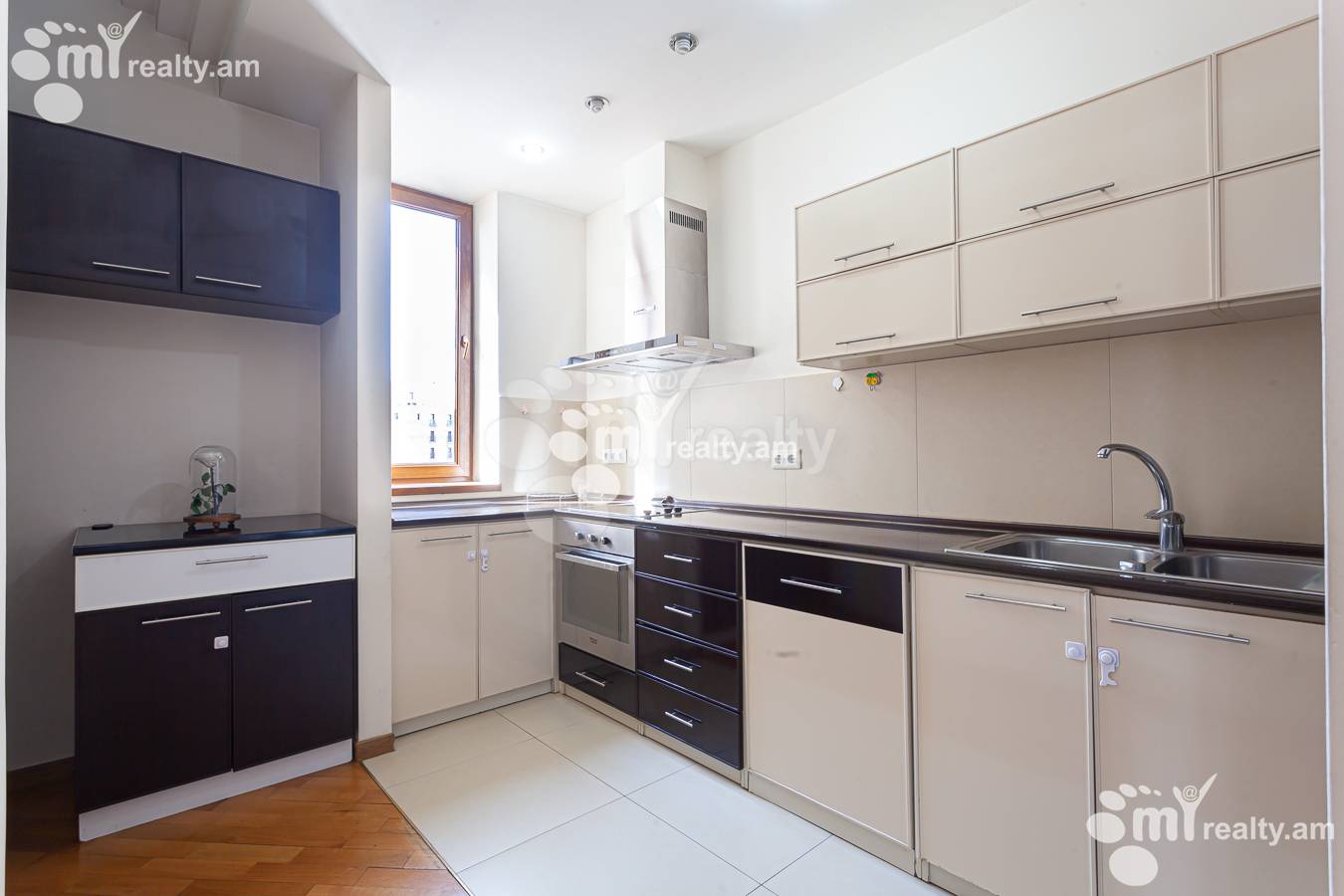 Купить 3 комнатную квартиру Амирян ул, Центр Ереван, 155357