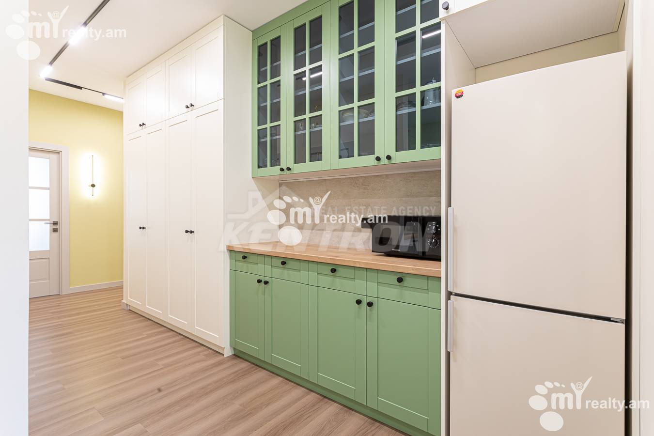 3 bedroom apartment for rent Tamanyan St, Center Yerevan, 156989