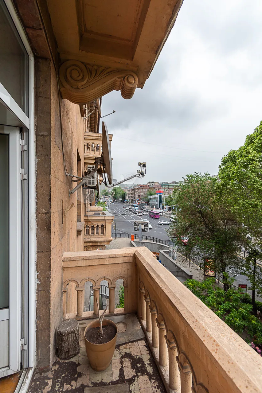 3 bedroom apartment for sale خیابان ابوویان, مرکز شهر ایروان, 160652