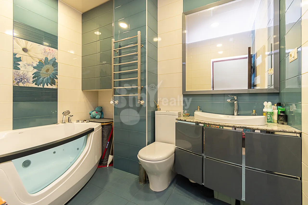 Купить 4 комнатную квартиру Адонц ул, Арабкир Ереван, 159530