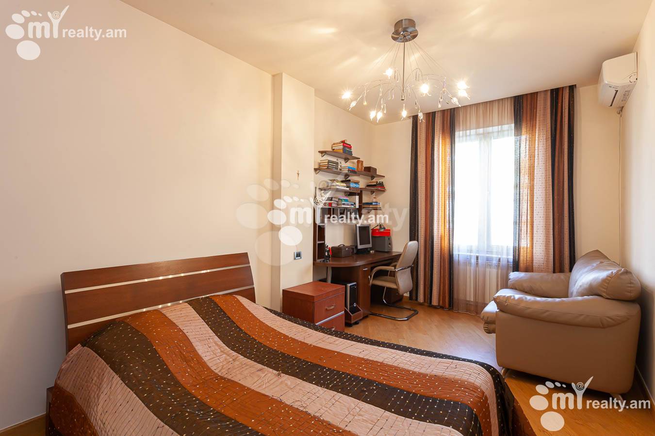 4 bedroom apartment for sale خیابان آنتارایین, مرکز شهر ایروان, 153628