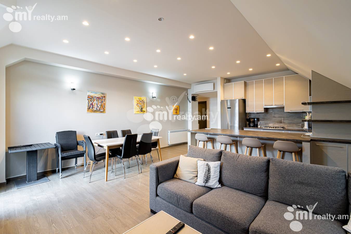 Купить 3 комнатную квартиру Антараин ул, Центр Ереван, 154424