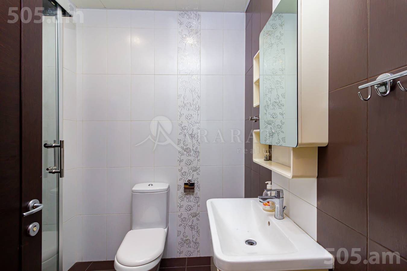 4 bedroom apartment for rent Antarayin St, Center Yerevan, 153233