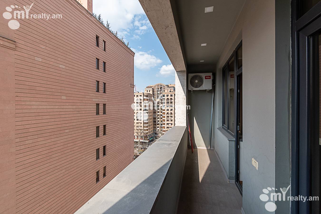 Купить 2 комнатную квартиру Бузанд ул, Центр Ереван, 143480