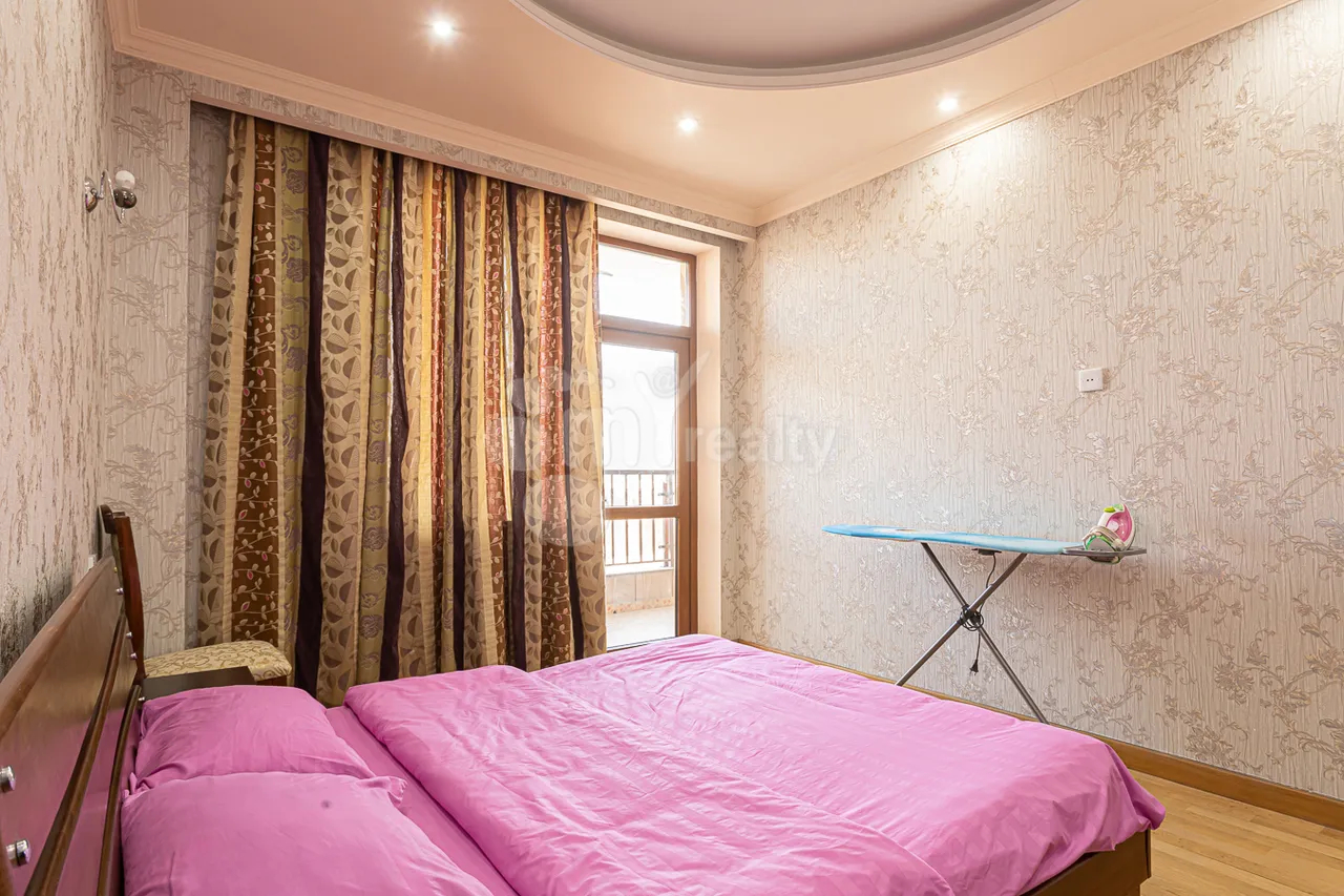 3 սենյականոց բնակարան վարձով Սայաթ-Նովայի պող, Կենտրոն Երևան, 158875