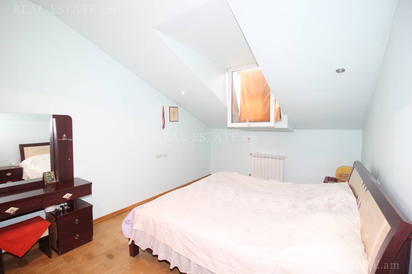 4 սենյականոց բնակարան  Պարոնյան փող, Կենտրոն Երևան, 86934