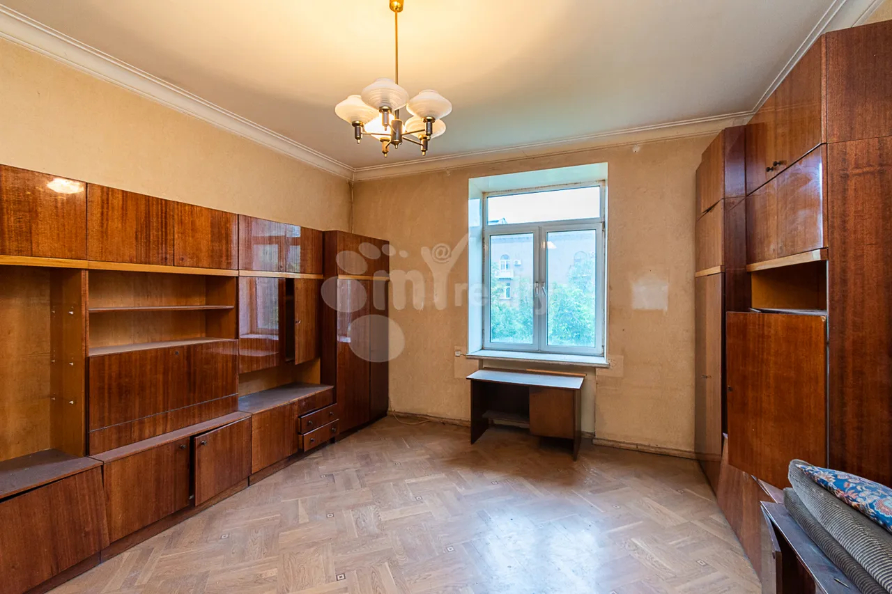 3 bedroom apartment for sale خیابان ابوویان, مرکز شهر ایروان, 160652
