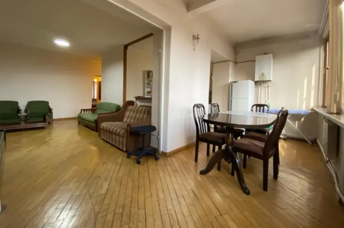 3 սենյականոց բնակարան  Մաշտոցի պող, Կենտրոն Երևան, 160222
