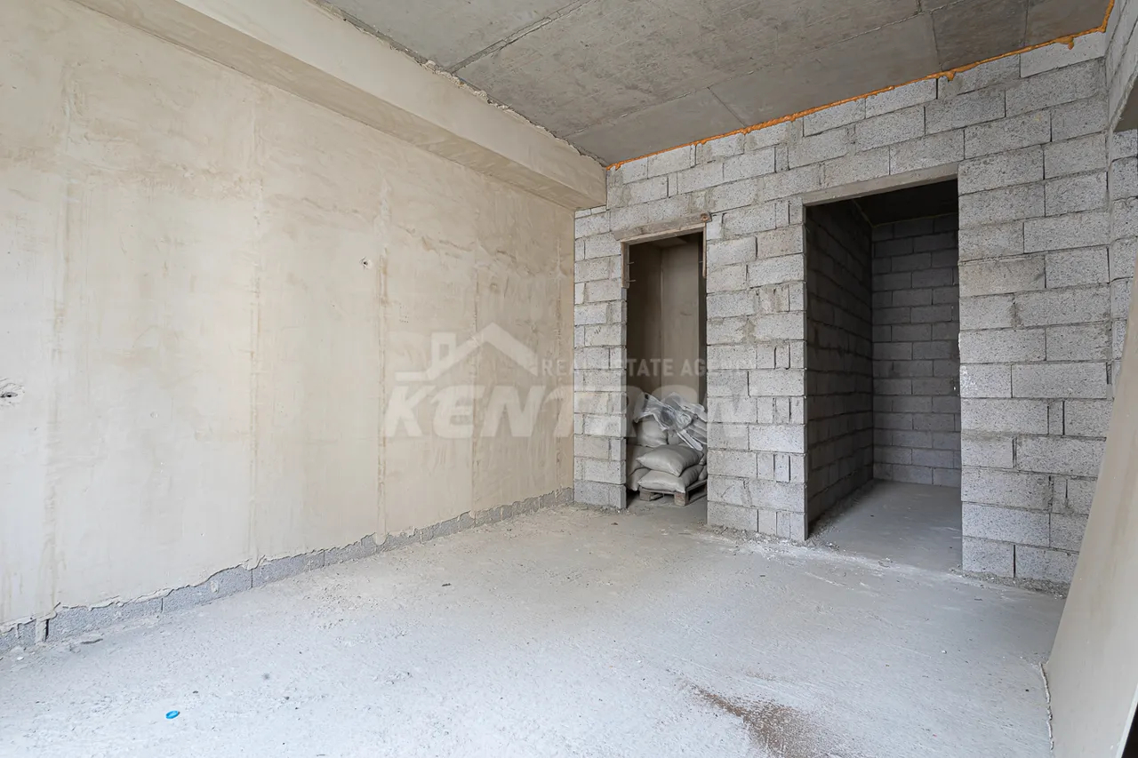 4 bedroom apartment for sale Antarayin, Leonid-Azgaldyan-Straße,, Center Yerevan, 157990