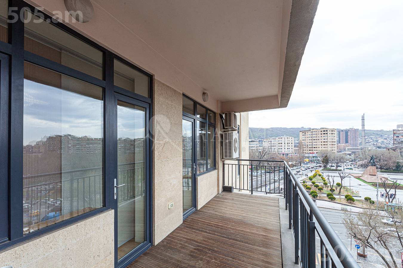 Купить 4 комнатную квартиру Вардананц ул, Центр Ереван, 154696