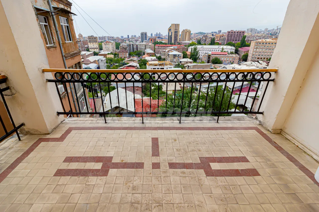 3 bedroom apartment for sale Charents St, Center Yerevan, 157410