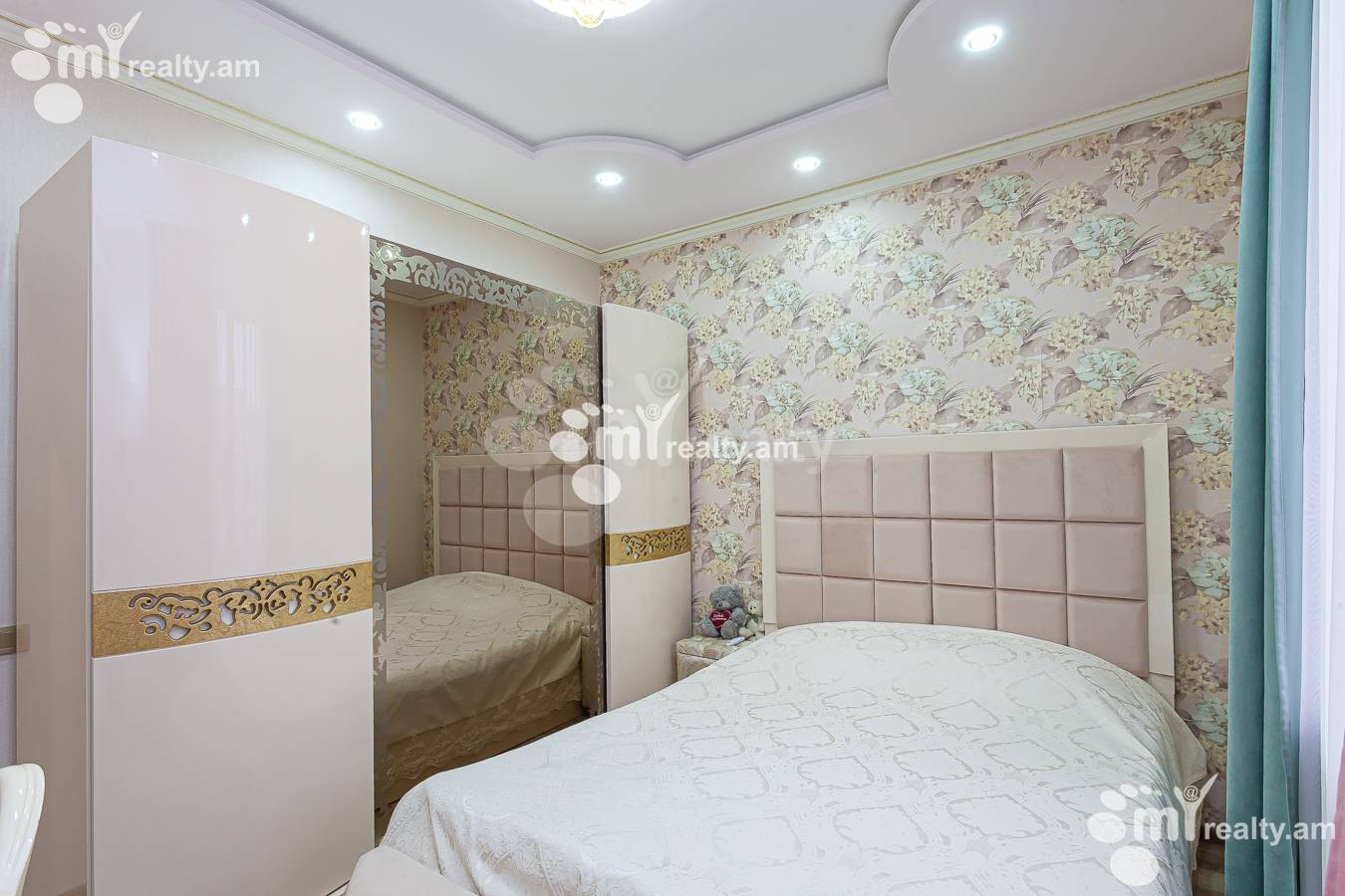 Купить 4 комнатную квартиру Аргишти ул, Центр Ереван, 143488