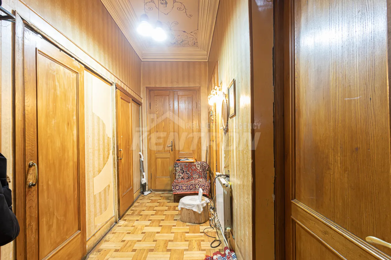 5 bedroom apartment for sale Abovyan St, Center Yerevan, 160117