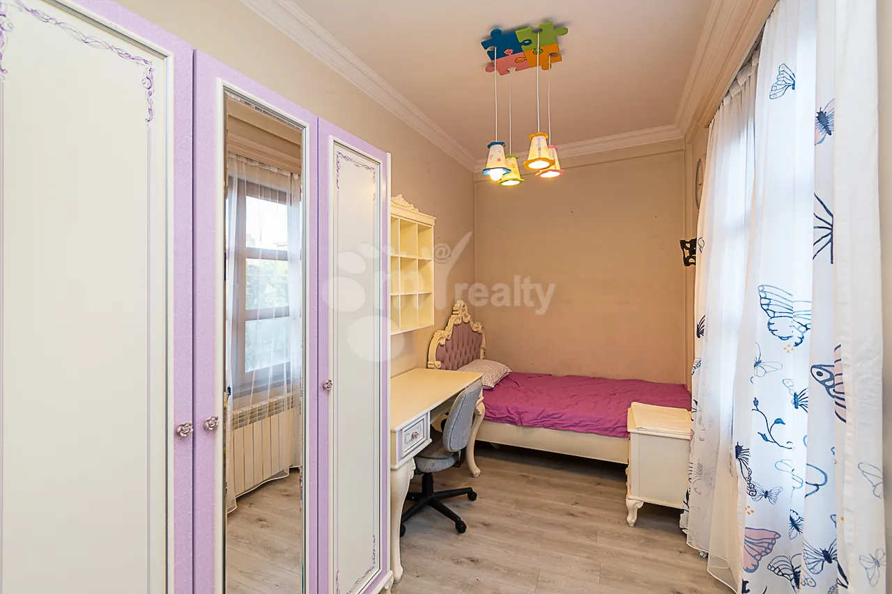 4 bedroom apartment for sale Hanrapetutyan St, Center Yerevan, 159788
