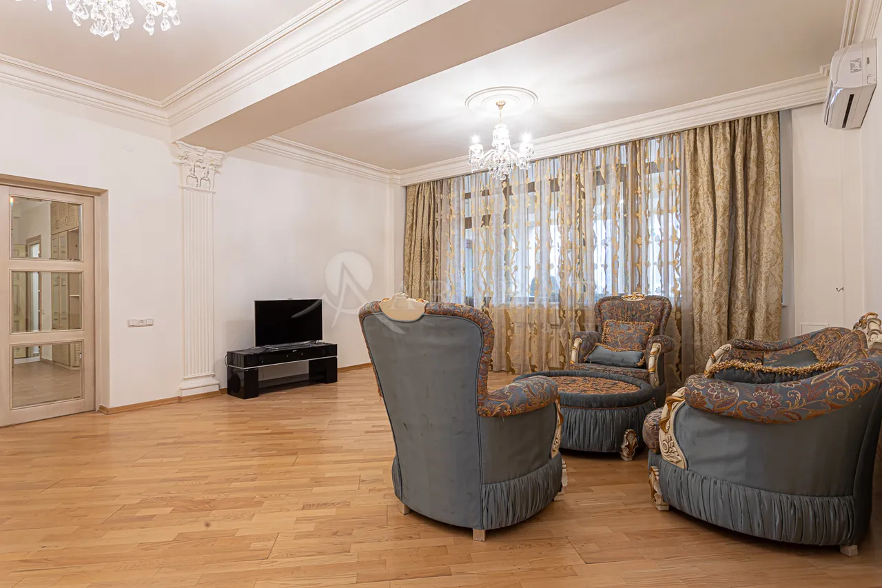 3 bedroom apartment for rent Amiryan St, Center Yerevan, 158204