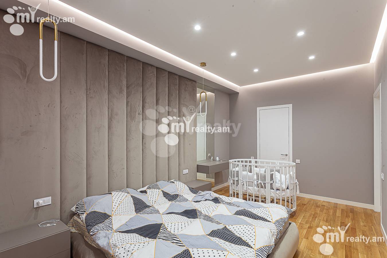 3 bedroom apartment for sale Amiryan St, Center Yerevan, 154445