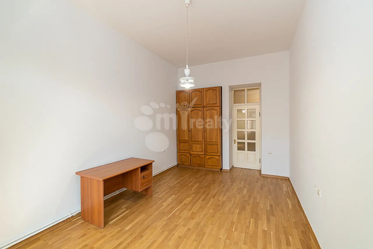 3 bedroom apartment for rent Moskovyan St, Center Yerevan, 161727