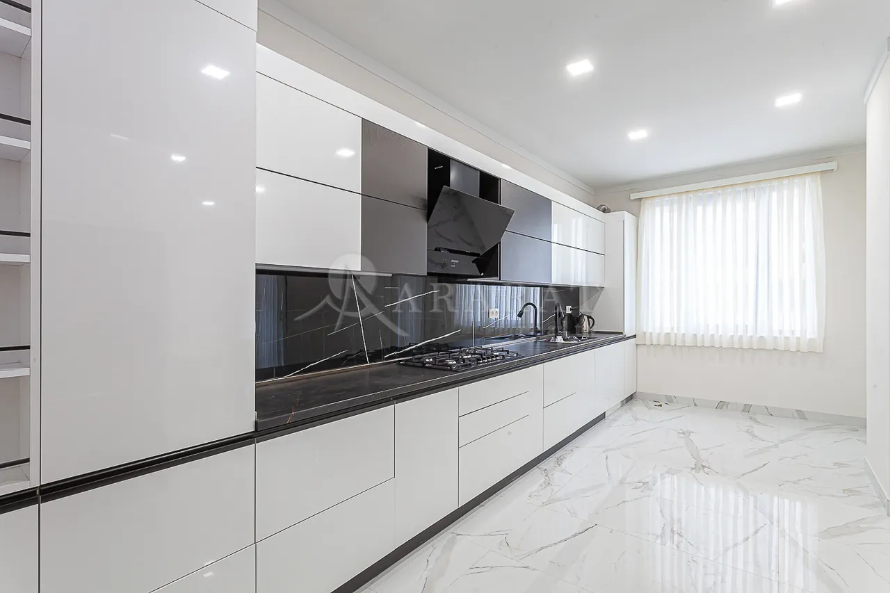 4 սենյականոց բնակարան վարձով Բուզանդի փող, Կենտրոն Երևան, 158868