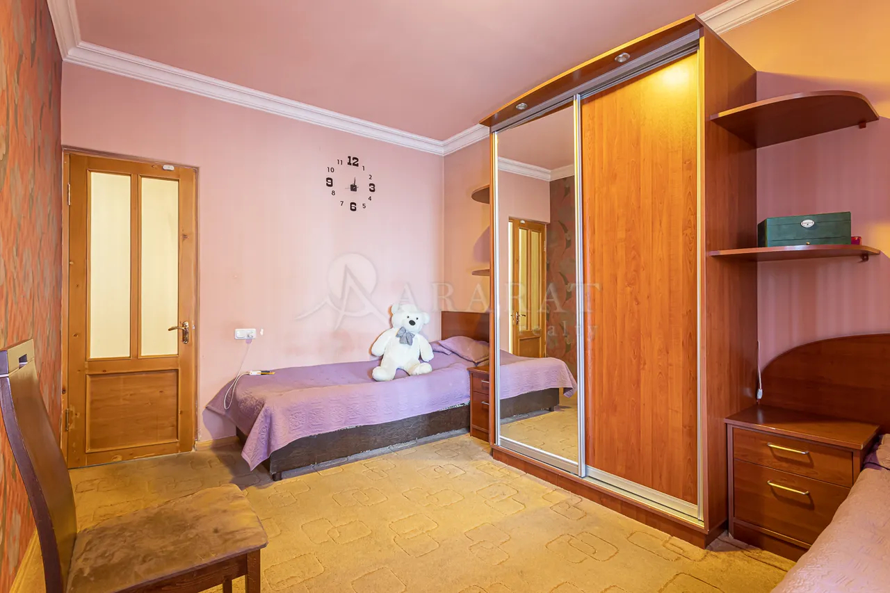 5 bedroom apartment for sale Hr.Kochar St, Arabkir Yerevan, 158248