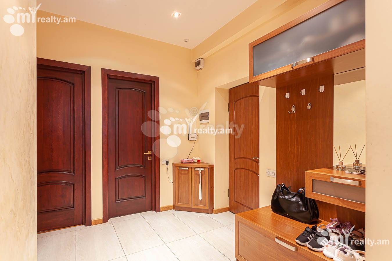 3 սենյականոց բնակարան  Ամիրյան փող, Կենտրոն Երևան, 155140