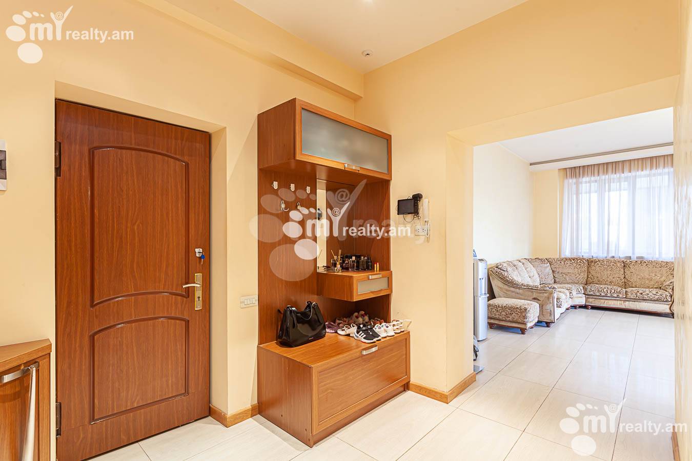 3 սենյականոց բնակարան  Ամիրյան փող, Կենտրոն Երևան, 155140