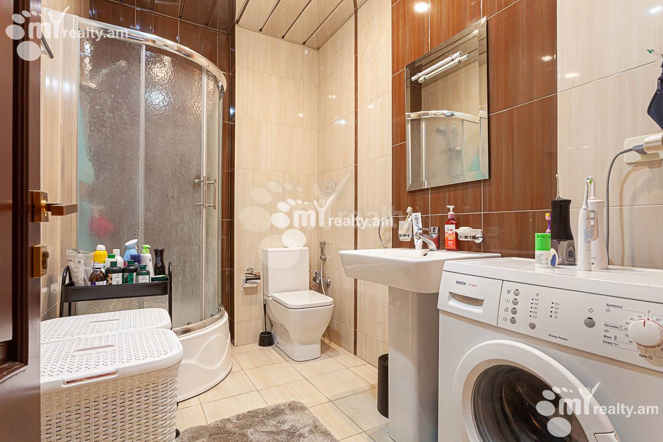 3 սենյականոց բնակարան  Ամիրյան փող, Կենտրոն Երևան, 155140