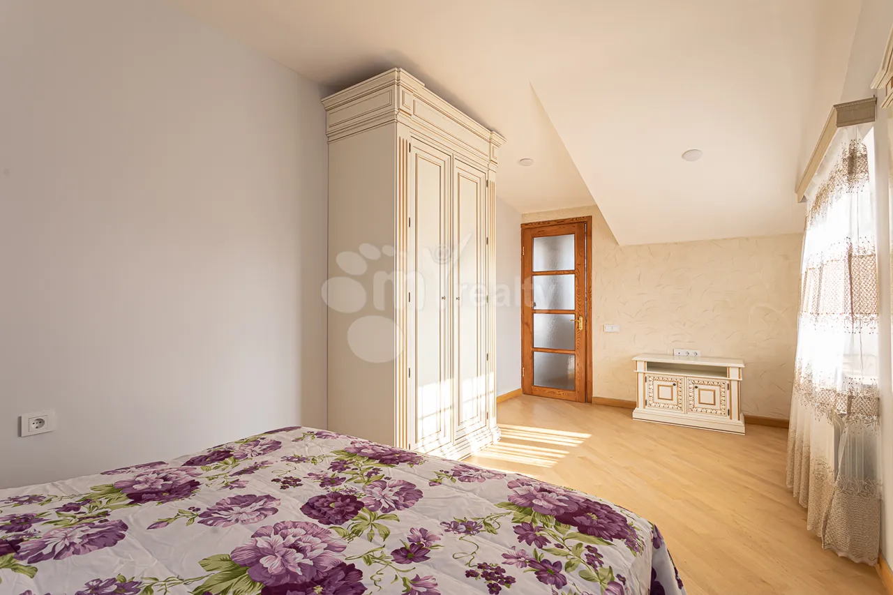 5 bedroom apartment for rent Spendiaryan St, Center Yerevan, 158573