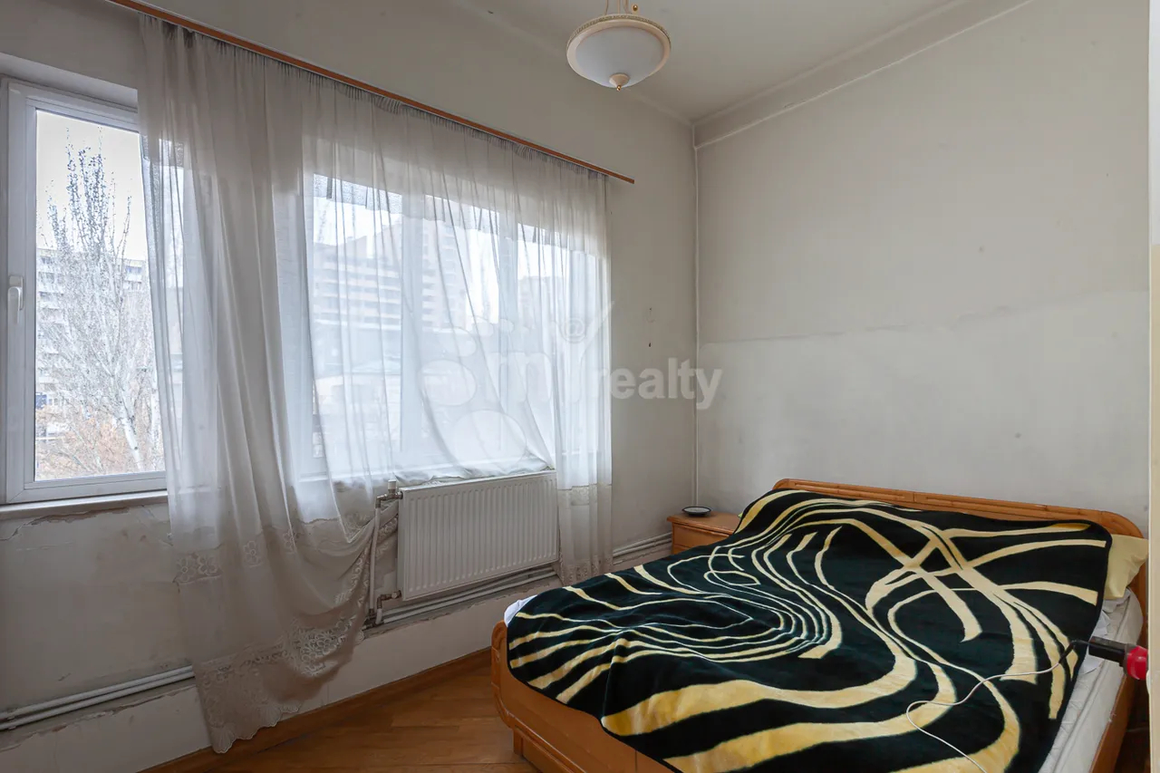 3 bedroom apartment for sale Mashtots Ave, Center Yerevan, 159983