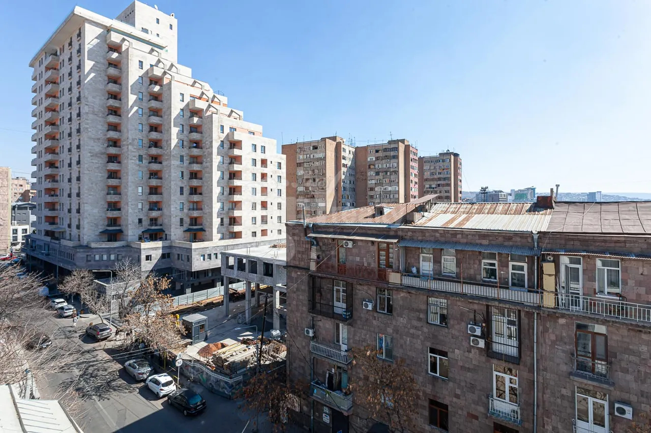 4 bedroom apartment for sale Leo St, Center Yerevan, 159992