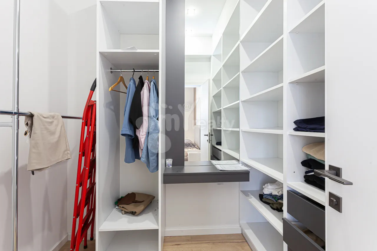 3 bedroom apartment for sale Paronyan St, Center Yerevan, 157376