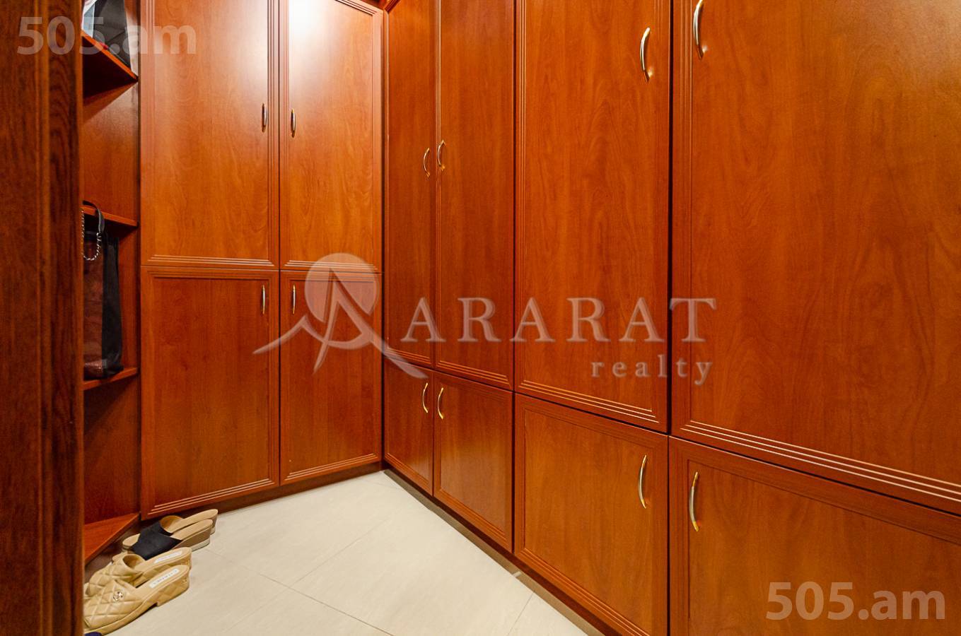 Купить 3 комнатную квартиру Северный пр, Центр Ереван, 149307