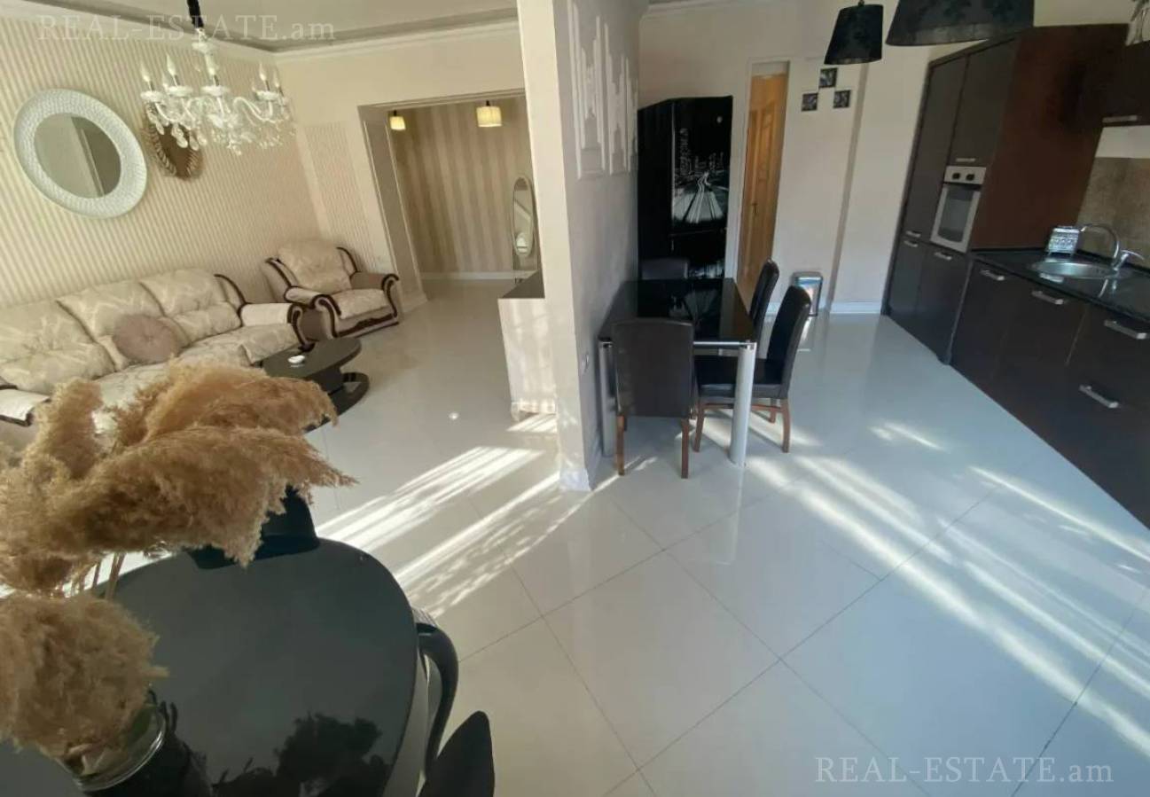 3 bedroom apartment for sale خیابان ابوویان, مرکز شهر ایروان, 135779