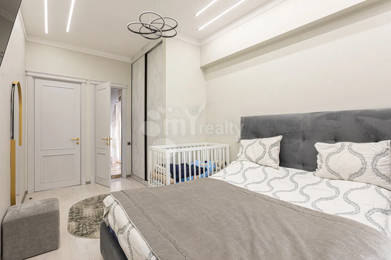 Купить 3 комнатную квартиру Бузанд ул, Центр Ереван, 159659