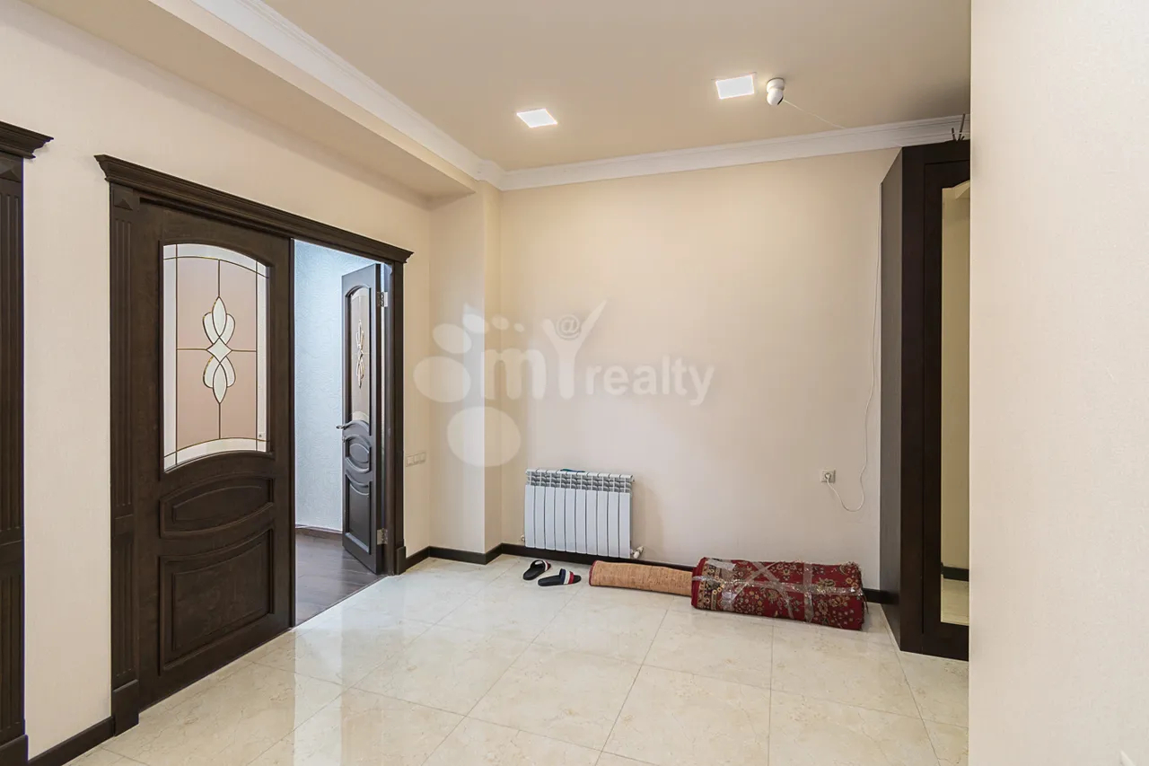 3 bedroom apartment for sale خیابان آنتارایین, مرکز شهر ایروان, 160385