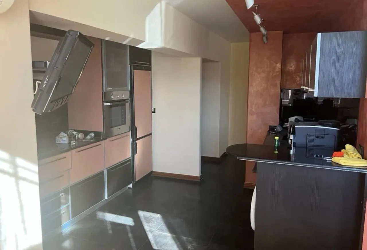 3 սենյականոց բնակարան  Նալբանդյան փող, Կենտրոն Երևան, 158398