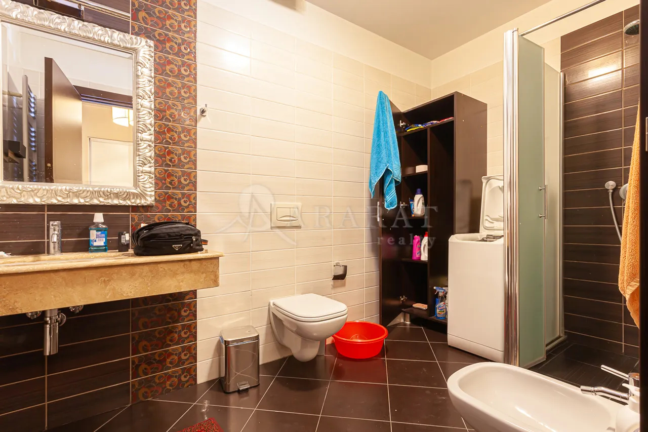 Купить 3 комнатную квартиру В. Саргисян ул, Центр Ереван, 159355