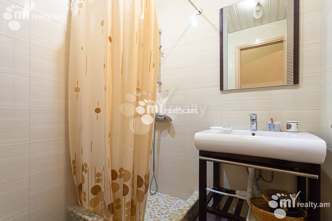 3 bedroom apartment for sale خیابان چارِنتس, مرکز شهر ایروان, 144765