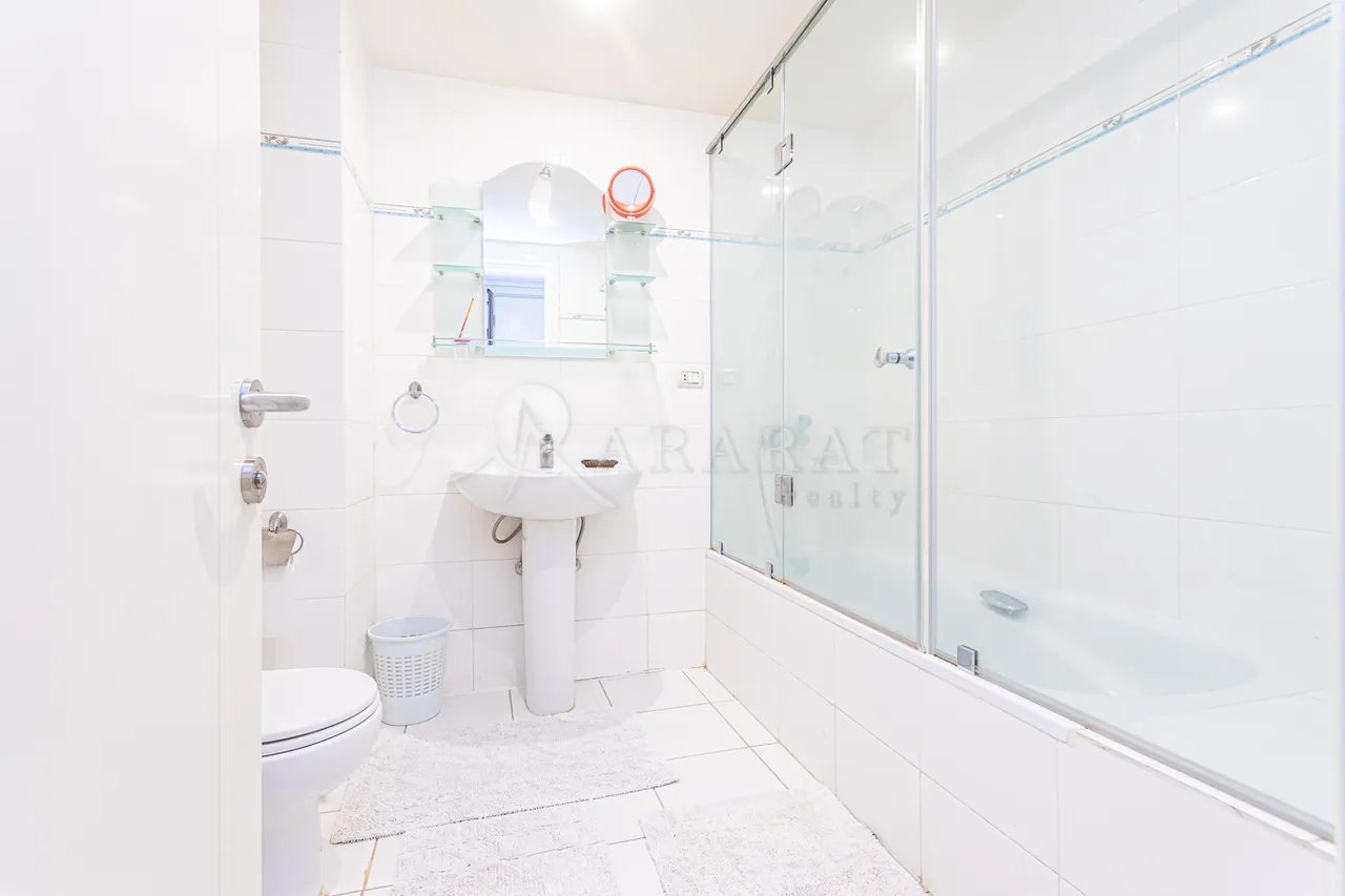 Снять 3 комнатную квартиру Антараин ул, Центр Ереван, 159000