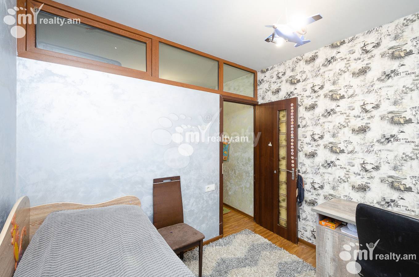 Купить 3 комнатную квартиру Тпагричнер ул, Центр Ереван, 150499