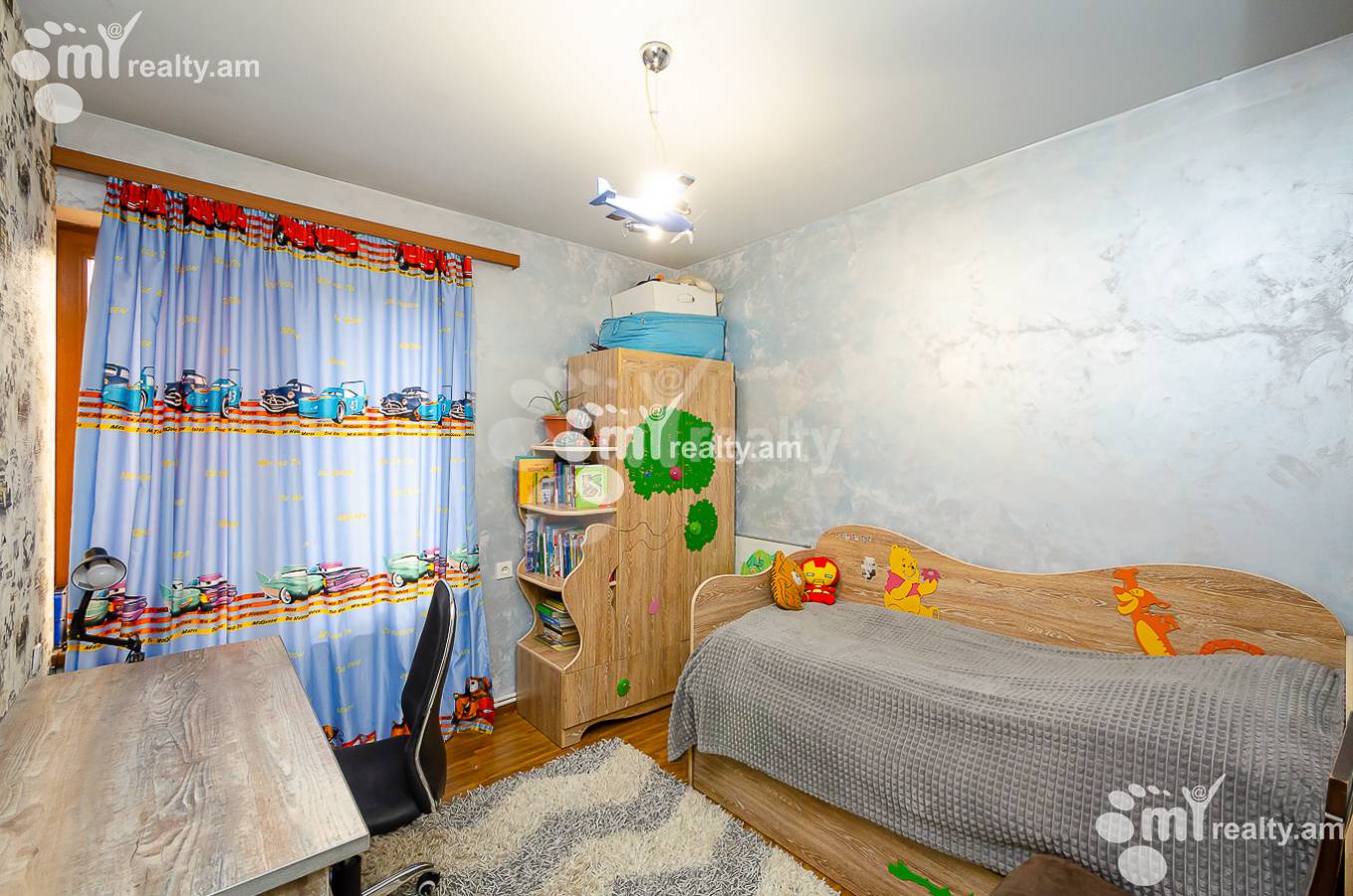 Купить 3 комнатную квартиру Тпагричнер ул, Центр Ереван, 150499