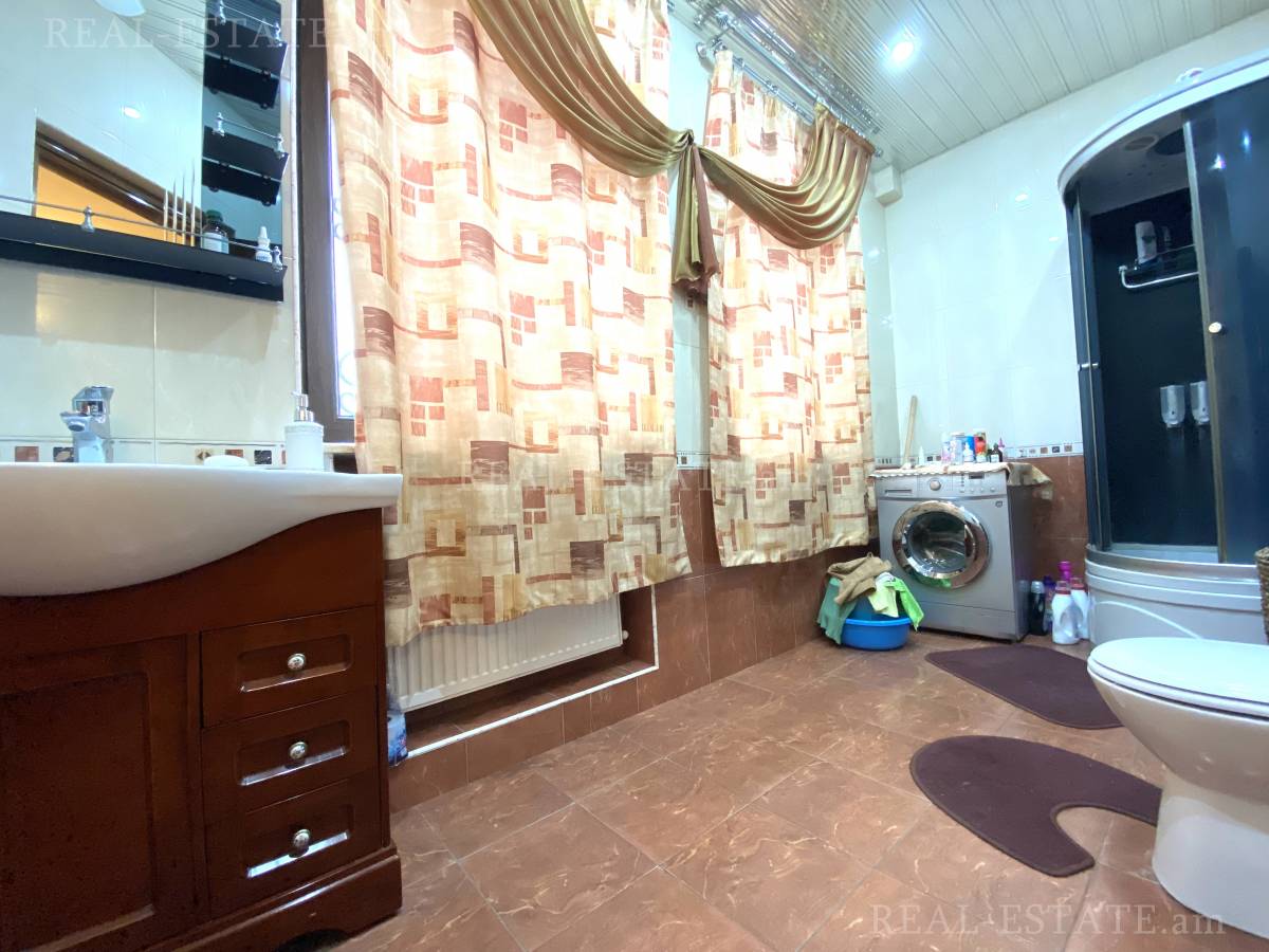 Купить дом Таиров ул., Центр Ереван, 118399