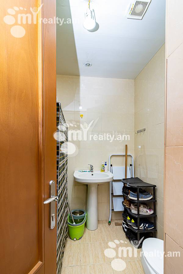 Купить 2 комнатную квартиру Антараин ул, Центр Ереван, 149086